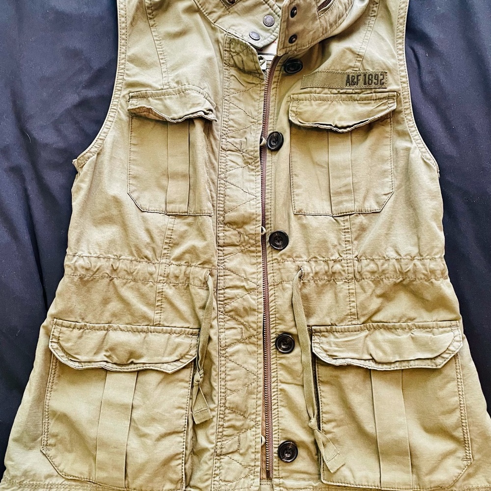 Army green vest jacket